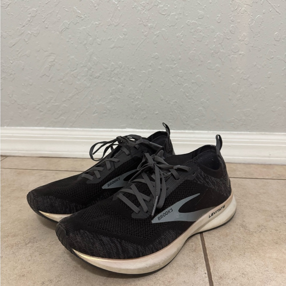 Brooks Levitate 4 Sneakers